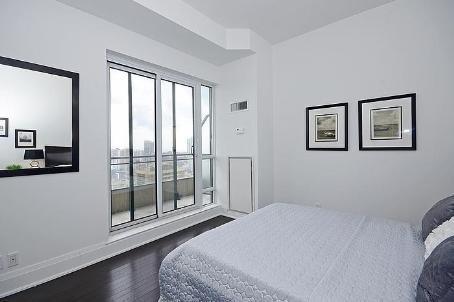 Lph2801 - 35 Hayden St, Condo with 2 bedrooms, 2 bathrooms and 1 parking in Toronto ON | Image 3