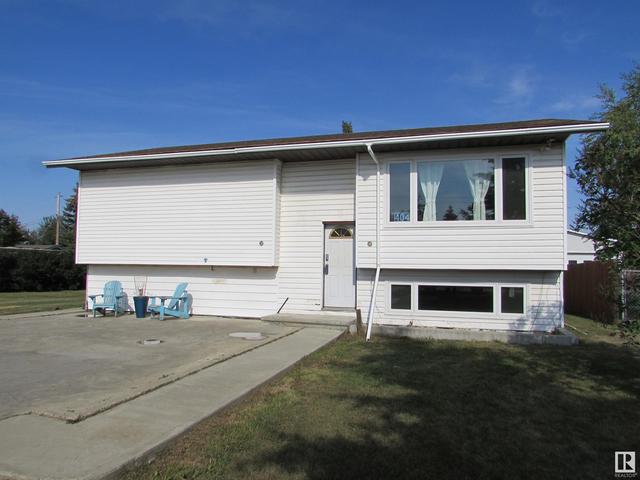 404 Main St, House detached with 5 bedrooms, 2 bathrooms and null parking in Sturgeon County AB | Image 4