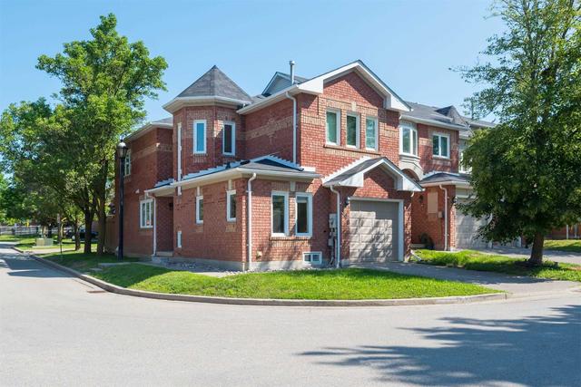 896 Caribou Valley Circ, Townhouse with 3 bedrooms, 4 bathrooms and 2 parking in Newmarket ON | Image 1