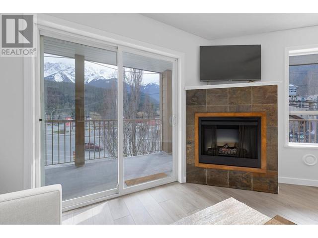 205 - 7331 Arbutus Street, Condo with 1 bedrooms, 1 bathrooms and 1 parking in Pemberton BC | Image 3