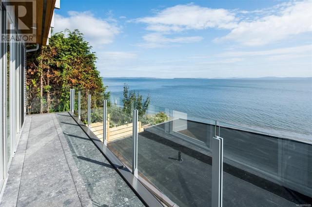 Shared Balcony for oceanfront bedrooms | Image 60