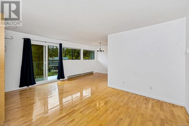 542 Carnation Pl, Condo with 2 bedrooms, 1 bathrooms and 1 parking in Saanich BC | Image 6