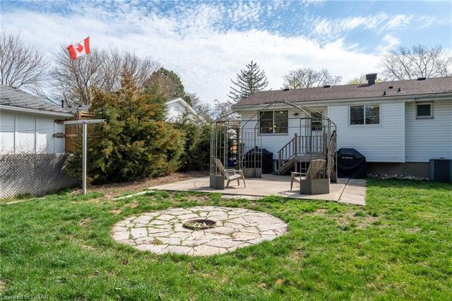 945 Hollands Avenue, House detached with 4 bedrooms, 2 bathrooms and null parking in Sarnia ON | Image 29