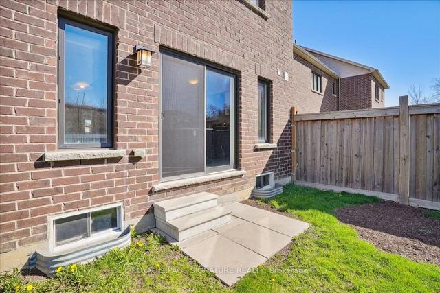 122 Crafter Cres, House attached with 3 bedrooms, 3 bathrooms and 2 parking in Hamilton ON | Image 33
