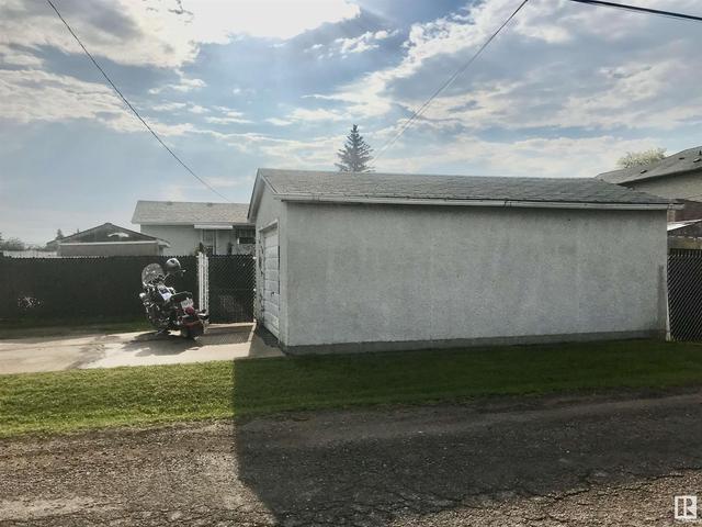 5734 50 St, House detached with 2 bedrooms, 1 bathrooms and null parking in Vegreville AB | Image 3