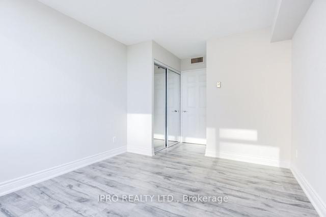 706 - 30 Greenfield Ave, Condo with 2 bedrooms, 2 bathrooms and 2 parking in Toronto ON | Image 14