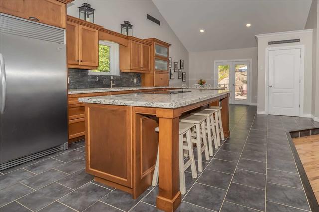 1579 Golden Beach Rd, House detached with 3 bedrooms, 3 bathrooms and 9 parking in Bracebridge ON | Image 3