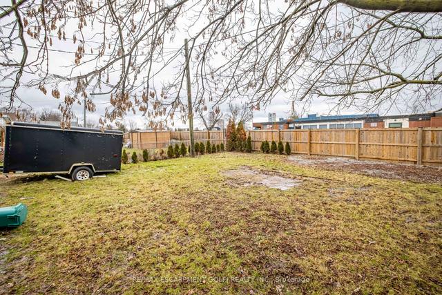 6960 Brant Ave, House detached with 3 bedrooms, 1 bathrooms and 3 parking in Niagara Falls ON | Image 6