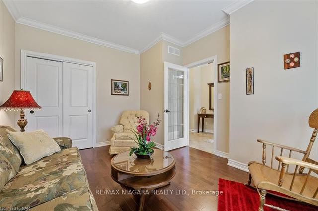33 Hickory Ave, House detached with 2 bedrooms, 3 bathrooms and 4 parking in Niagara on the Lake ON | Image 34