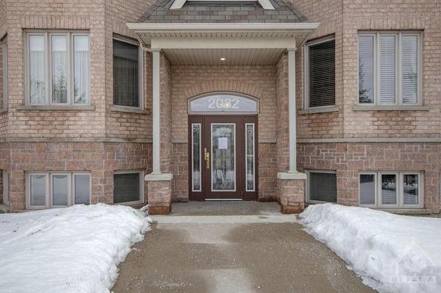 5 - 2082 Valin Street, Condo with 2 bedrooms, 2 bathrooms and 1 parking in Ottawa ON | Image 2