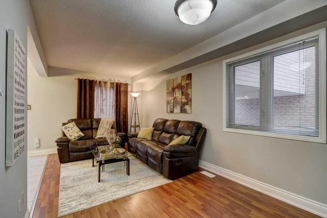 38 Domenico Cres, House detached with 3 bedrooms, 3 bathrooms and 2 parking in Brampton ON | Image 5