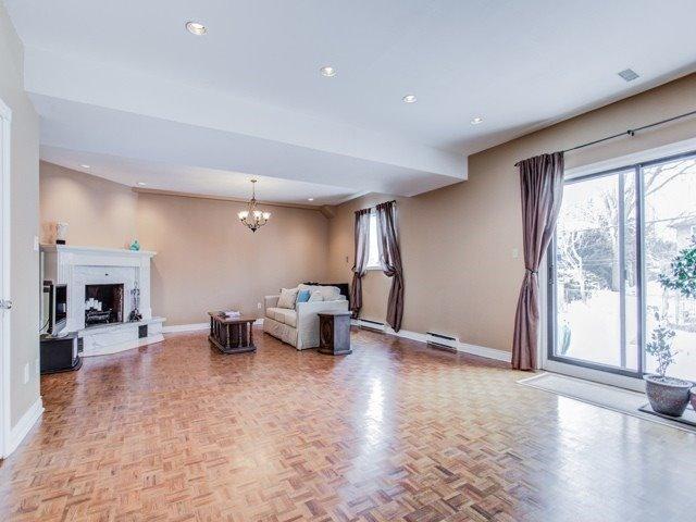 106 Regina Ave, House detached with 3 bedrooms, 3 bathrooms and 2 parking in Toronto ON | Image 15