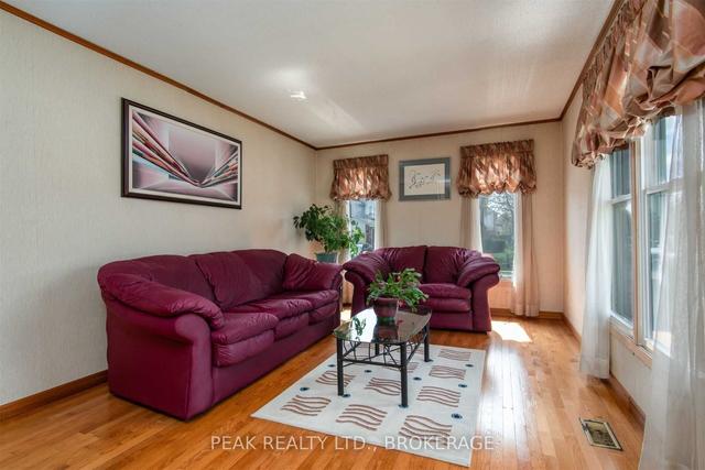 2 Junewood Cres, House detached with 3 bedrooms, 2 bathrooms and 3 parking in Brampton ON | Image 2
