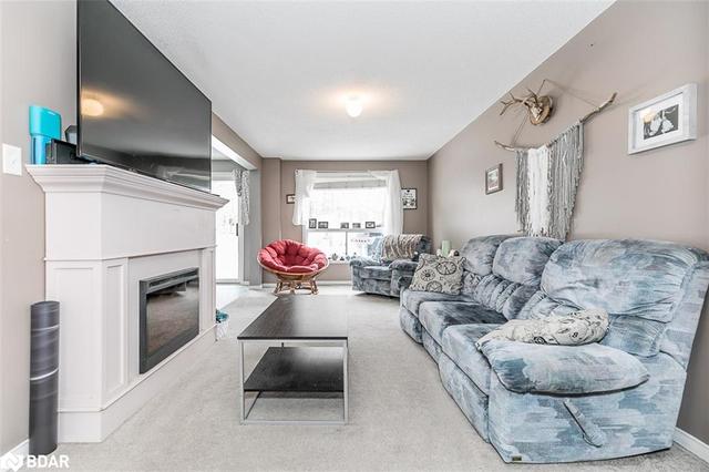 386 Dunsmore Lane, House attached with 3 bedrooms, 1 bathrooms and 3 parking in Barrie ON | Image 9