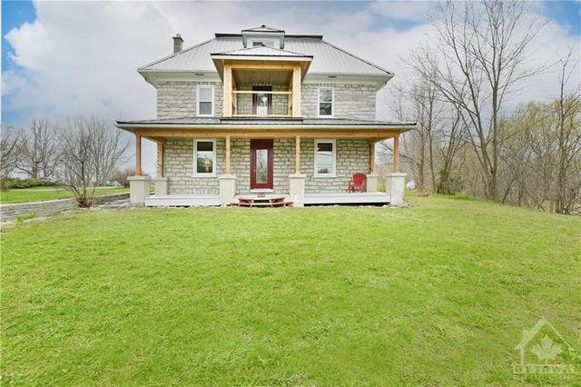 3670 Kinburn Side Road, House detached with 4 bedrooms, 2 bathrooms and 10 parking in Ottawa ON | Image 2