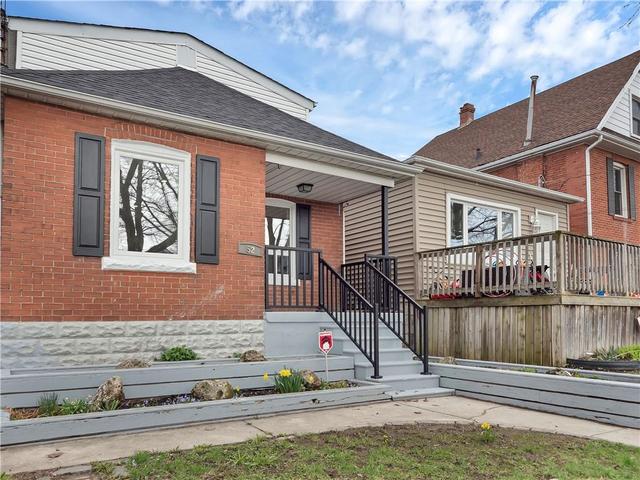 52 East 24th Street, House detached with 3 bedrooms, 1 bathrooms and null parking in Hamilton ON | Image 2