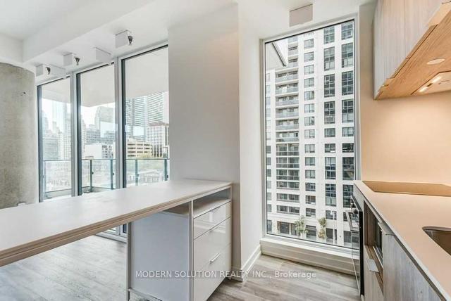 702 - 77 Shuter St, Condo with 2 bedrooms, 2 bathrooms and 1 parking in Toronto ON | Image 2