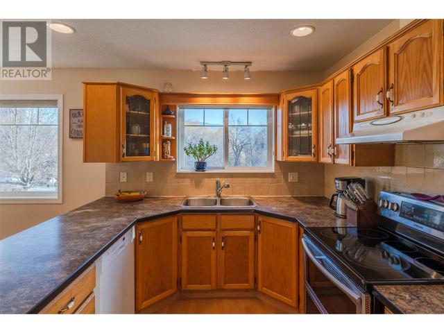 14415 Latimer Avenue, House detached with 5 bedrooms, 2 bathrooms and 1 parking in Summerland BC | Image 10