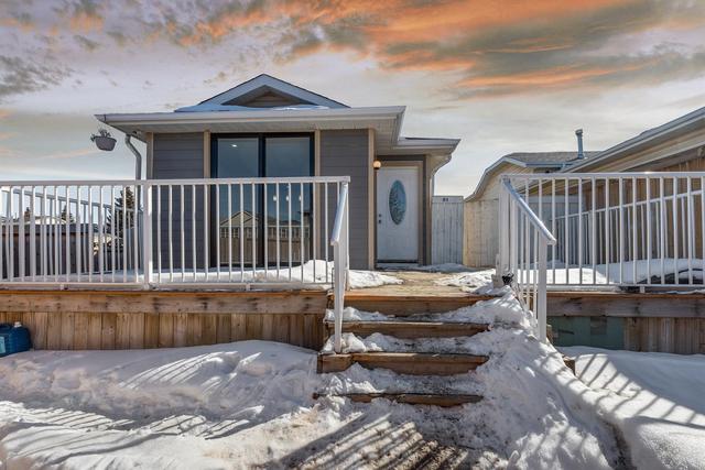 81 Taradale Drive Ne, House detached with 4 bedrooms, 2 bathrooms and 4 parking in Calgary AB | Image 1