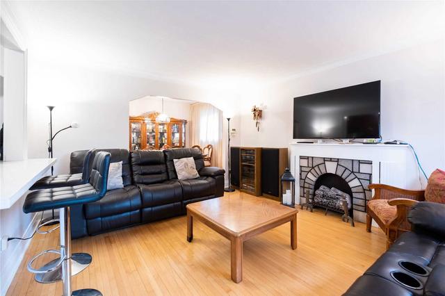 7 Ellis Ave, House detached with 2 bedrooms, 2 bathrooms and 4 parking in Toronto ON | Image 31