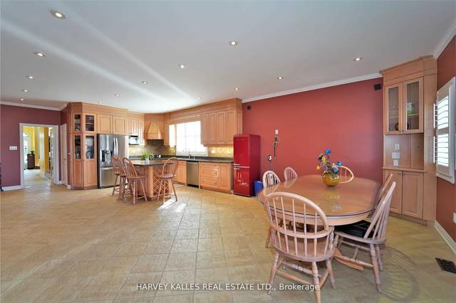 72 Branstone Rd, House detached with 4 bedrooms, 4 bathrooms and 6 parking in Toronto ON | Image 2