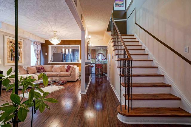 14 Helios Pl, House detached with 3 bedrooms, 2 bathrooms and 3 parking in Brampton ON | Image 3