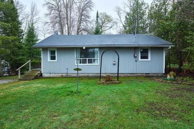 483 Mapleview Dr E, House detached with 2 bedrooms, 1 bathrooms and 2 parking in Innisfil ON | Image 1
