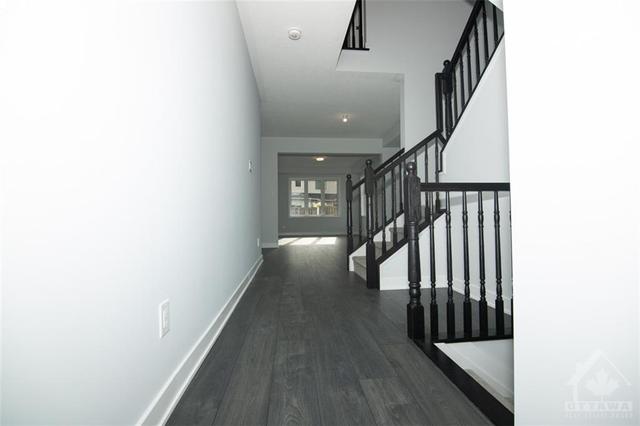 2162 Winsome Terrace, Townhouse with 4 bedrooms, 3 bathrooms and 3 parking in Ottawa ON | Image 4
