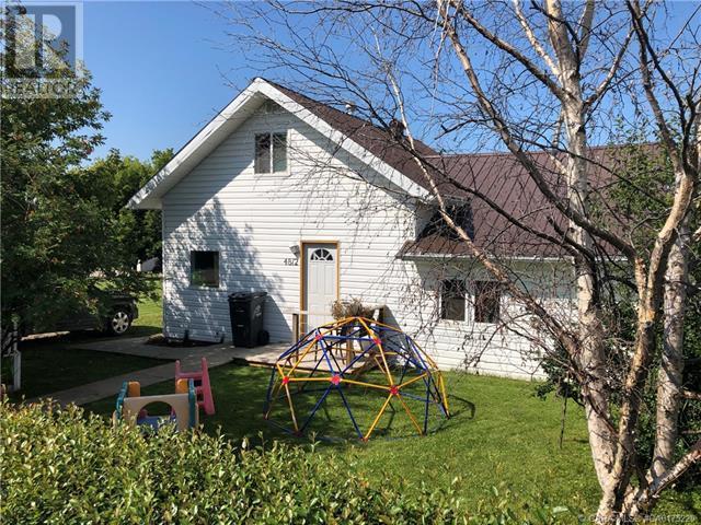 4812 46 Street, House detached with 2 bedrooms, 1 bathrooms and 3 parking in Rocky Mountain House AB | Image 2