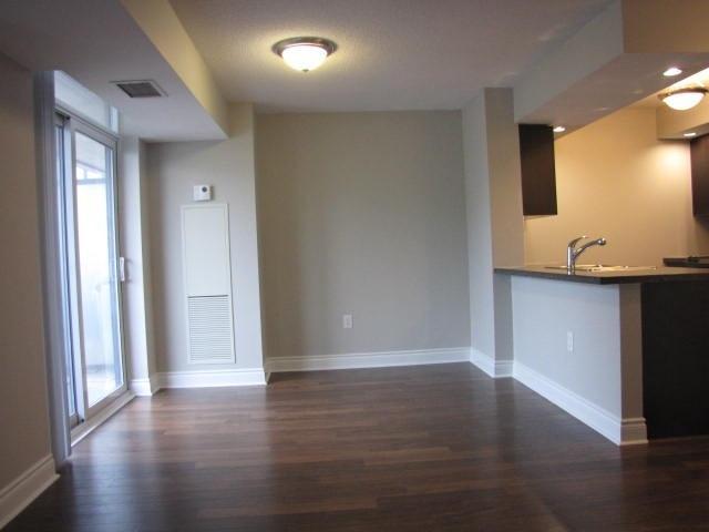 1219 - 500 Doris Ave, Condo with 2 bedrooms, 2 bathrooms and 1 parking in Toronto ON | Image 3