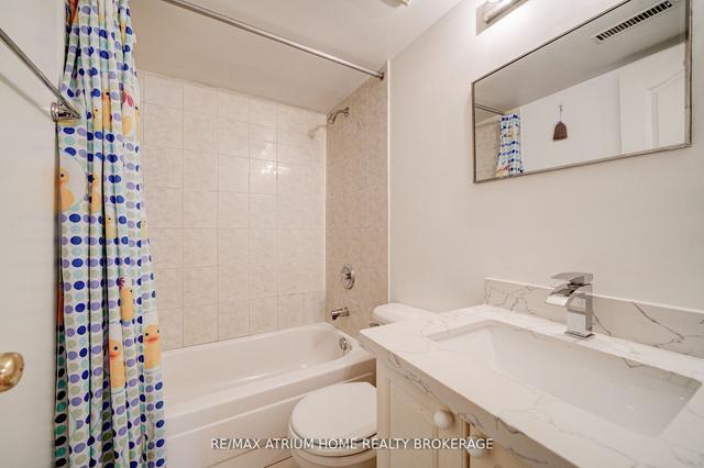 32c Oxford St, House attached with 3 bedrooms, 4 bathrooms and 2 parking in Toronto ON | Image 26