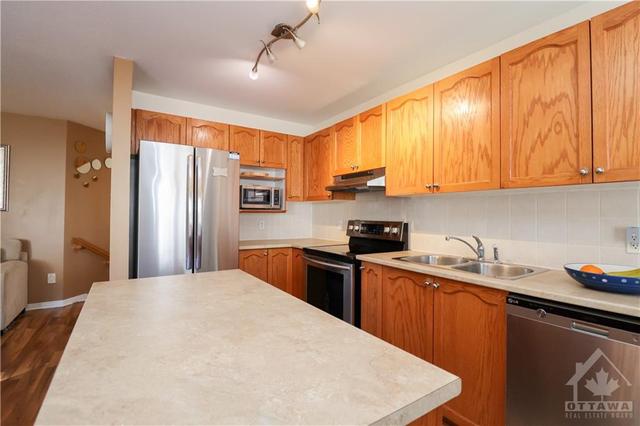 409 Hillsboro Private, Townhouse with 3 bedrooms, 3 bathrooms and 2 parking in Ottawa ON | Image 12