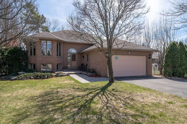 25 Olde Forest Lane, House detached with 2 bedrooms, 3 bathrooms and 6 parking in Kawartha Lakes ON | Image 1