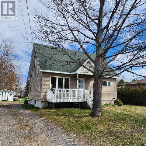 30 Centre St, House detached with 3 bedrooms, 1 bathrooms and null parking in Sault Ste. Marie ON | Card Image