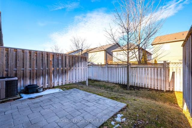 71 Arlington Cres, Townhouse with 3 bedrooms, 3 bathrooms and 2 parking in Guelph ON | Image 22