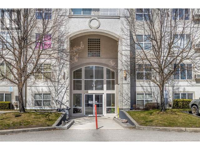 301 - 640 3 Street Sw, Condo with 2 bedrooms, 1 bathrooms and null parking in Salmon Arm BC | Image 2