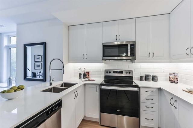 24 - 715 Lawrence Ave W, Townhouse with 2 bedrooms, 2 bathrooms and 1 parking in Toronto ON | Image 2