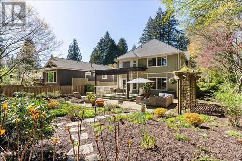2292 W Keith Road, House detached with 6 bedrooms, 4 bathrooms and 9 parking in North Vancouver BC | Card Image