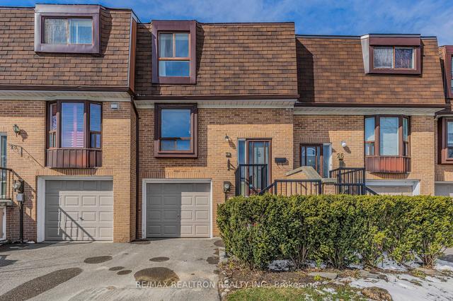 27 - 260 Avenue Rd, Townhouse with 3 bedrooms, 2 bathrooms and 3 parking in Richmond Hill ON | Image 1