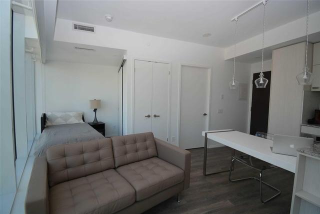 1513 - 197 Yonge St, Condo with 0 bedrooms, 1 bathrooms and null parking in Toronto ON | Image 8