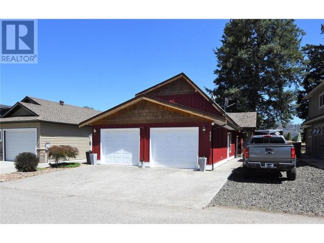 121 Deer Street, House detached with 3 bedrooms, 2 bathrooms and 4 parking in Vernon BC | Image 3