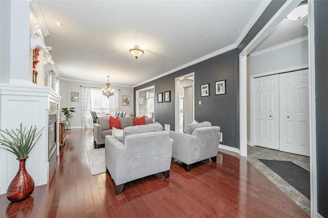71 Rachlin Dr, House detached with 3 bedrooms, 3 bathrooms and 8 parking in Halton Hills ON | Image 2