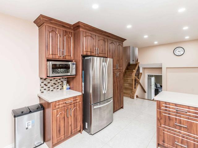 31 Radford Dr, House semidetached with 4 bedrooms, 3 bathrooms and 4 parking in Brampton ON | Image 5