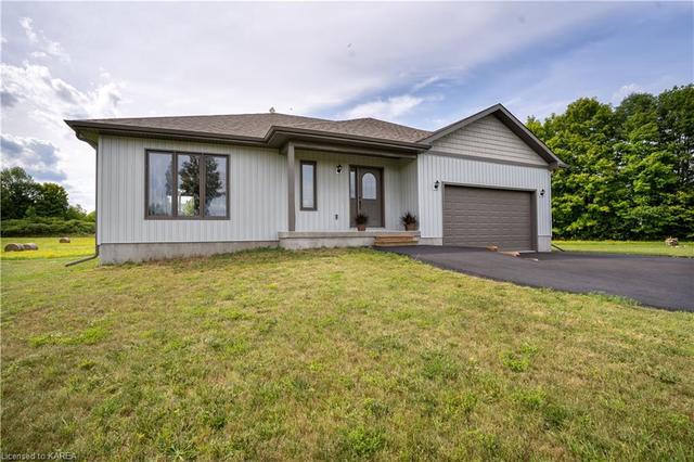 8525 Highway 38, House detached with 3 bedrooms, 2 bathrooms and 9 parking in Central Frontenac ON | Image 2