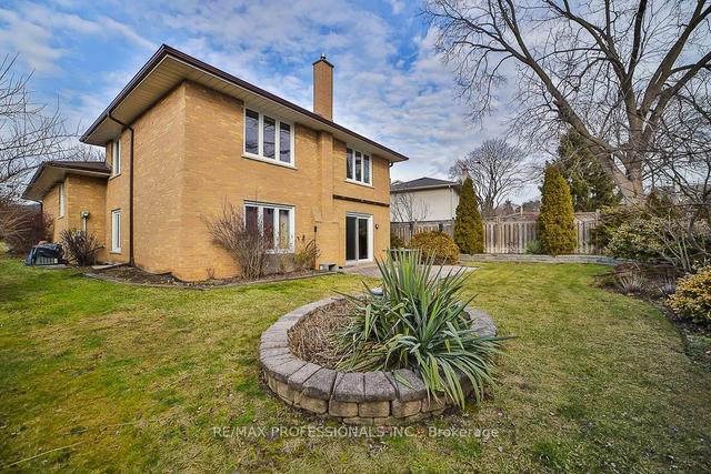 31 Rockcastle Dr, House detached with 4 bedrooms, 3 bathrooms and 6 parking in Toronto ON | Image 27