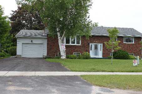 209 Broadway St, House detached with 3 bedrooms, 2 bathrooms and 3 parking in Kincardine ON | Image 1