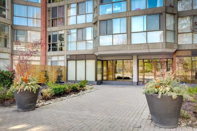 438 - 22 Southport St, Condo with 2 bedrooms, 2 bathrooms and 1 parking in Toronto ON | Image 12
