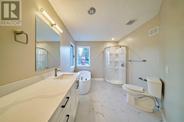 2811 Signal Hill Drive Sw, House detached with 4 bedrooms, 3 bathrooms and 4 parking in Calgary AB | Image 24