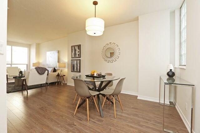 2007 - 55 Bloor St E, Condo with 2 bedrooms, 2 bathrooms and 1 parking in Toronto ON | Image 3
