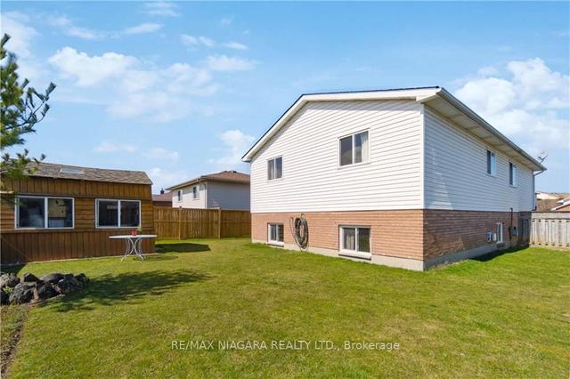 7516 Monastery Dr, House detached with 3 bedrooms, 2 bathrooms and 4 parking in Niagara Falls ON | Image 7
